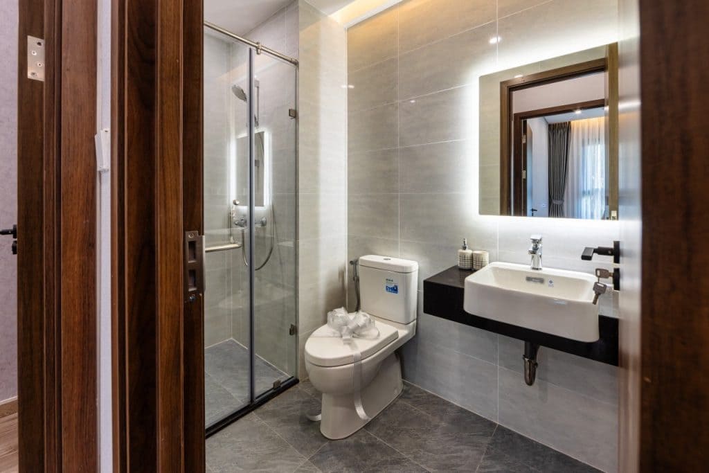 Nhà mẫu dự án A&T Saigon Riverside: Trải nghiệm không gian sống đẳng cấp ven sông 6 Nhà vệ sinh và phòng tắm tại nhà mẫu A&T Saigon Riverside